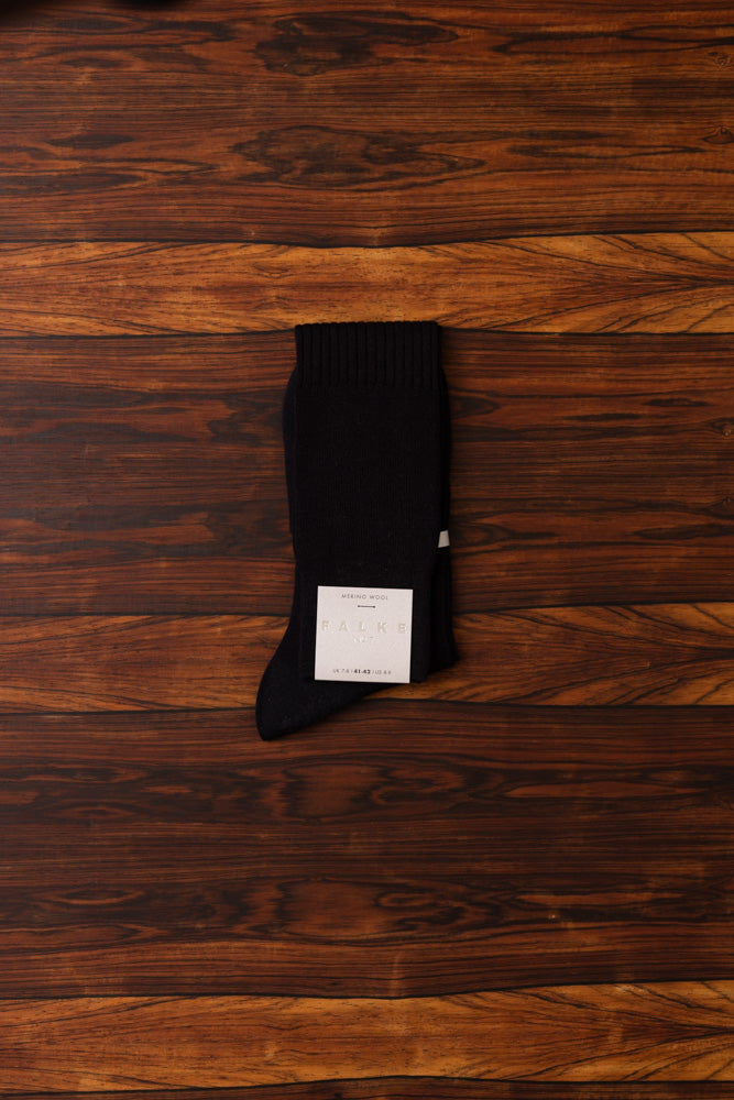 Navy No.7 Extra Fine Merino Kneehigh Socks